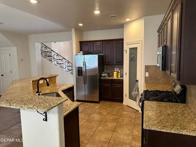 Foto del edificio - 12140 Rathmore Dr