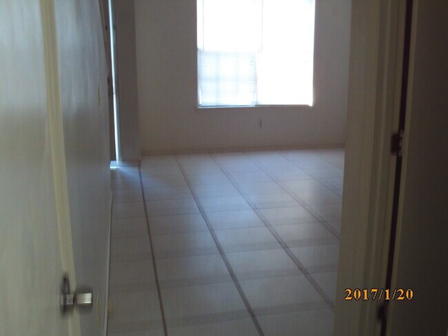 Living room - 302 Crestview Dr