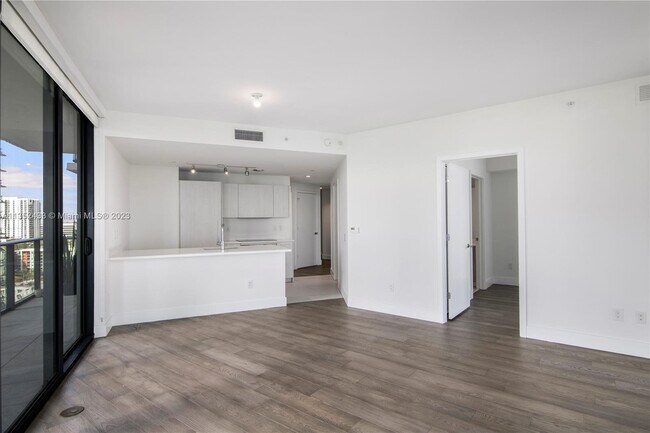 Foto del edificio - 501 NE 31st St