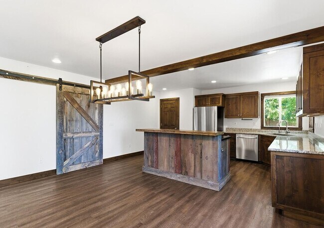 Building Photo - 1422 Cutter Ln