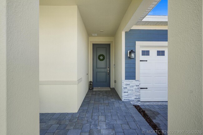 Foto del edificio - 8588 Dahlia Cir