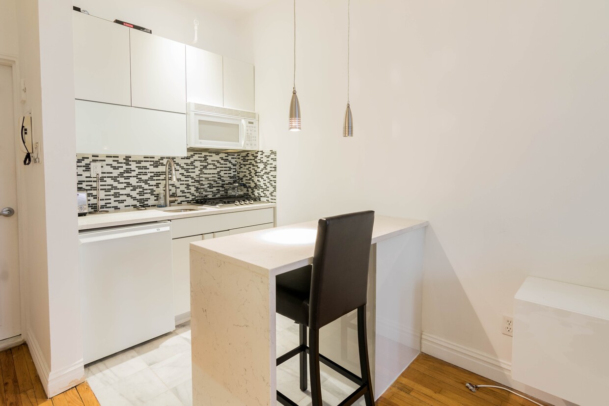 Building Photo - Upper East Side Charm
