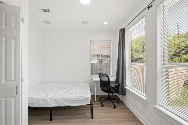 Foto del edificio - 3334 Drew St