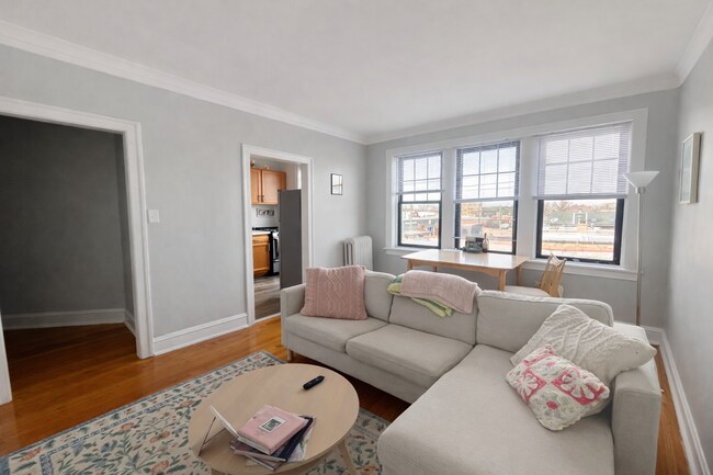 Foto del edificio - 2336 W Addison St