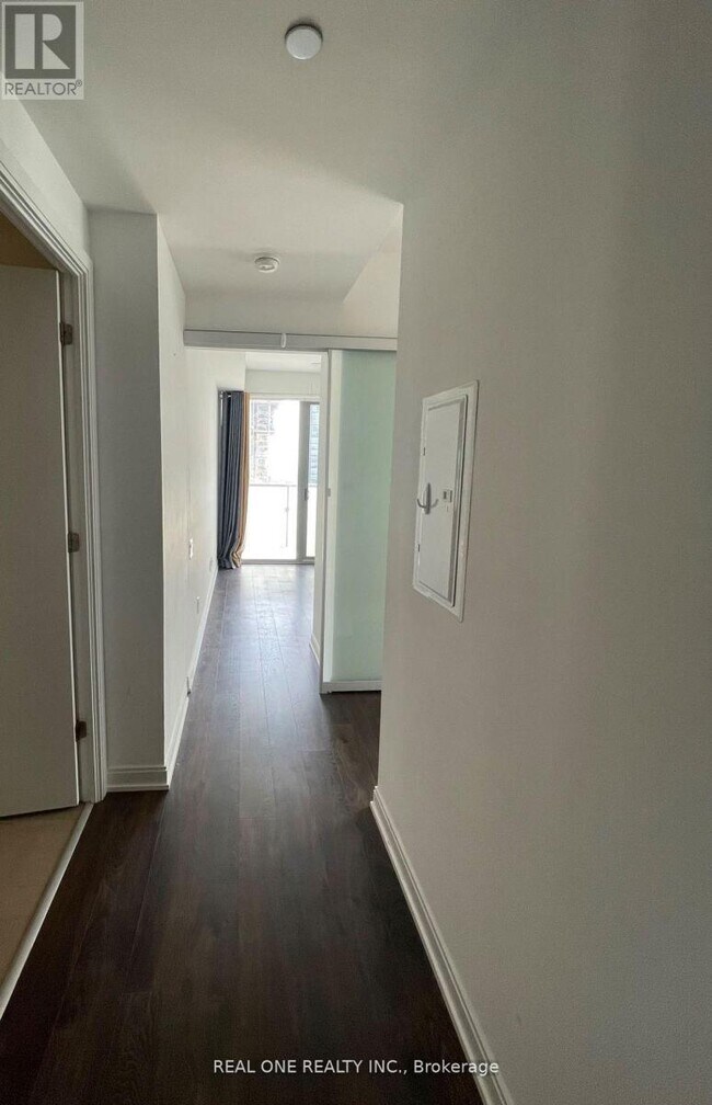 Photo du bâtiment - 50 Charles St E