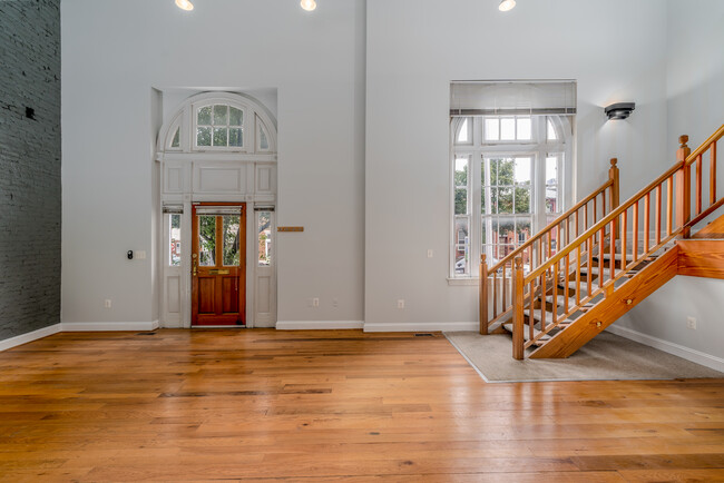 Building Photo - 43 E Fort Ave