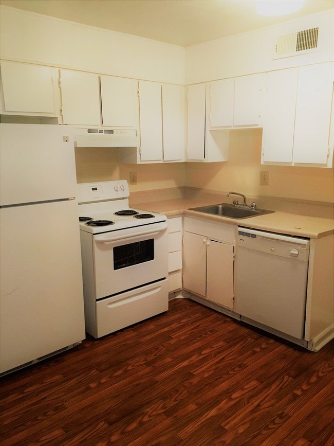 Building Photo - Quail Run