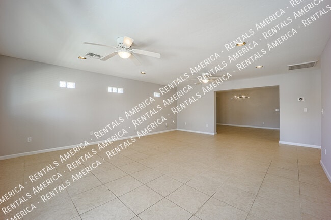 Building Photo - 614 N 74th St
