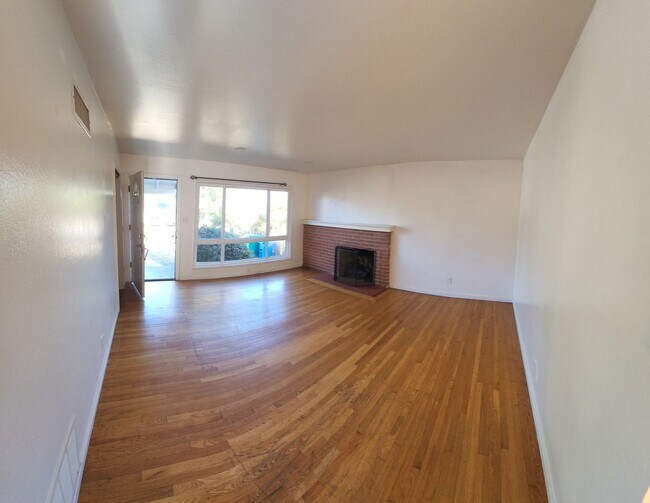 Foto del edificio - 556 Princeton-Cute house close to poly!