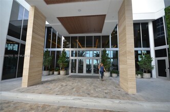 Building Photo - 16385 Biscayne Blvd