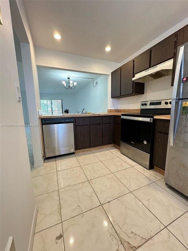 Foto del edificio - 861 NE 209th Terrace