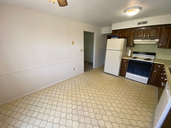 Building Photo - 135 Oak Manor Dr