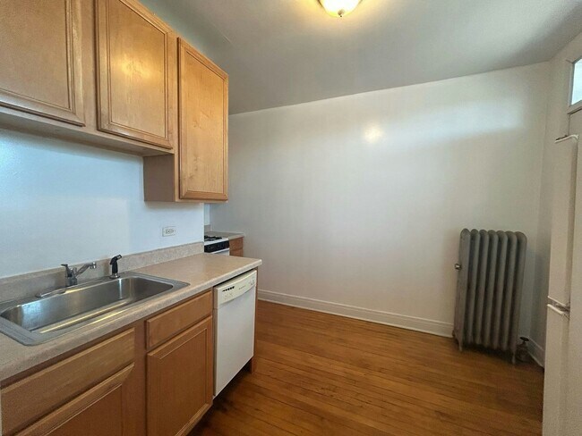Foto del edificio - 4409 N Kenneth Ave