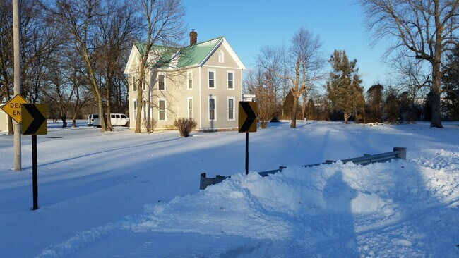 Building Photo - 6400 Olmstead Rd