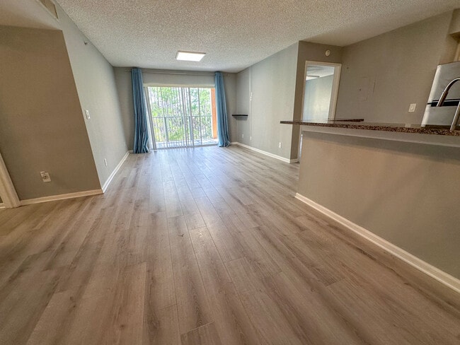 Building Photo - 1250 Wildwood Lakes Blvd