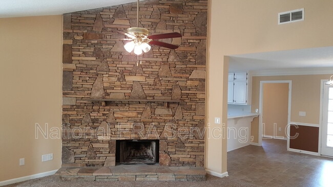 Foto del edificio - 30 Oaklake Ct