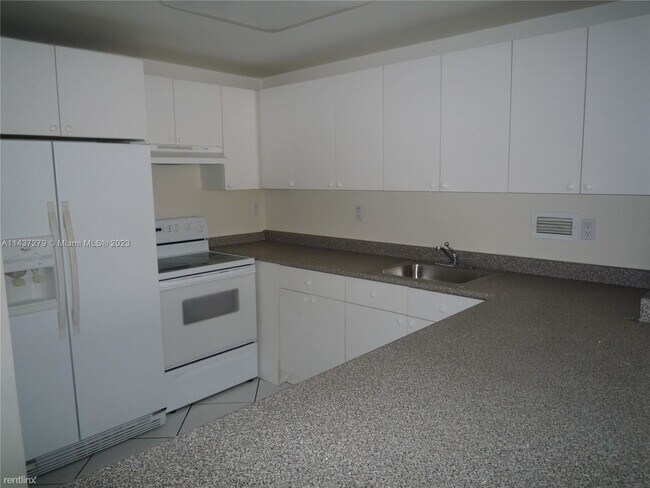 Foto del edificio - Studio, 1 bath Condo - 2301 Collins Ave Ap...
