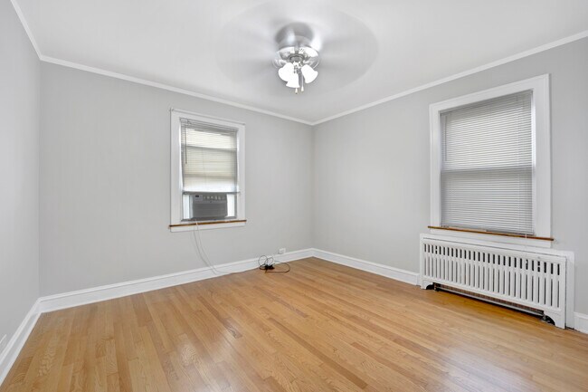 Foto del edificio - 2819 W Summerdale Ave