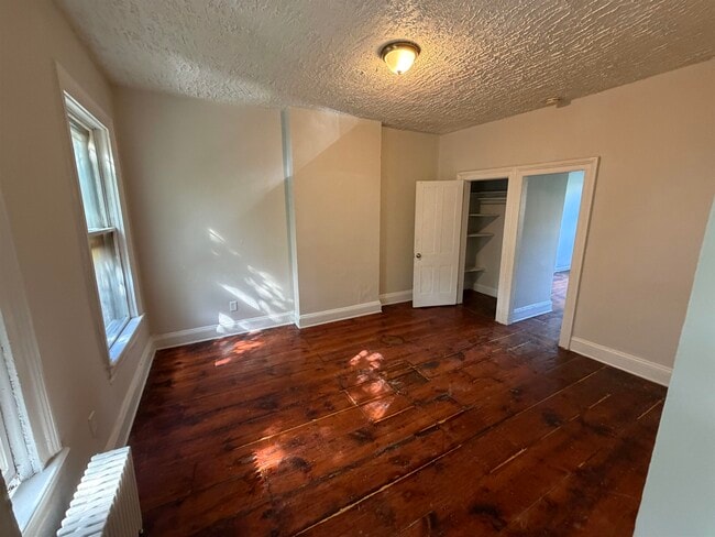 Building Photo - 642 Jersey Ave