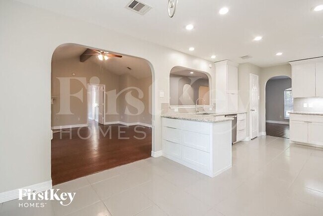 Foto del edificio - 17110 Yeoman Way