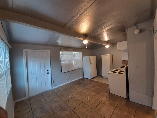 Foto del edificio - 2170-2172 Davis Court