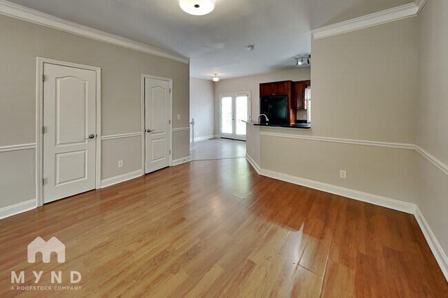 Building Photo - 302 Laurel Ave SW