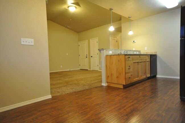 Building Photo - 5700 S Summit Creek Way