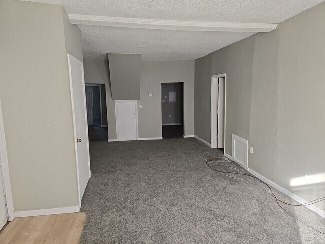 Foto del edificio - 320 E 9th St