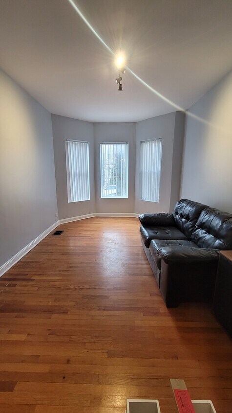 Foto principal - 2931 W Lexington St