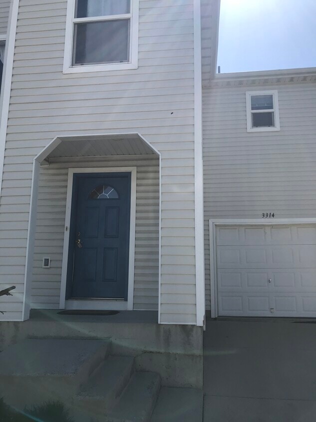 Foto principal - 3314 Warren Farm Dr