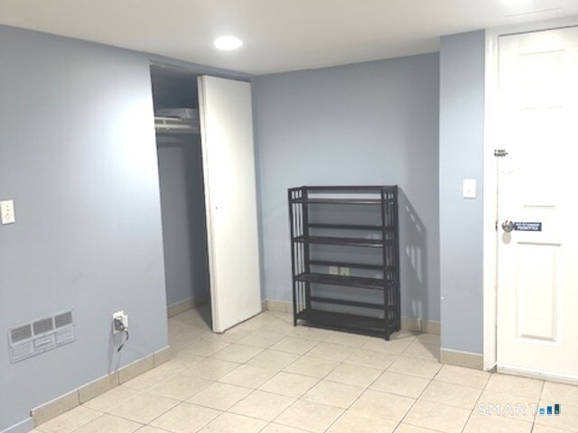 Foto del edificio - 2136 Barnum Ave