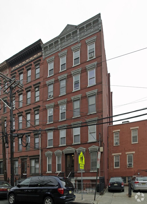 Primary Photo - 803 Park Ave