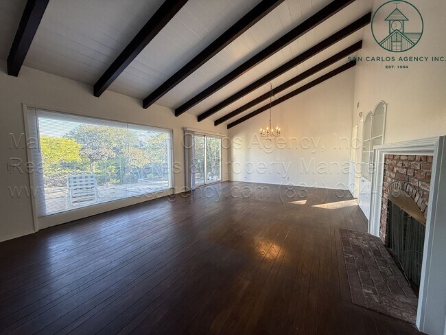 Foto del edificio - Refreshed Four Bedroom Hatton Fields Home