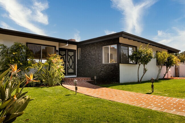 Building Photo - 2700 Carmar Dr