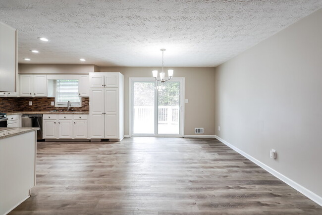Building Photo - 2958 Quinbery Dr