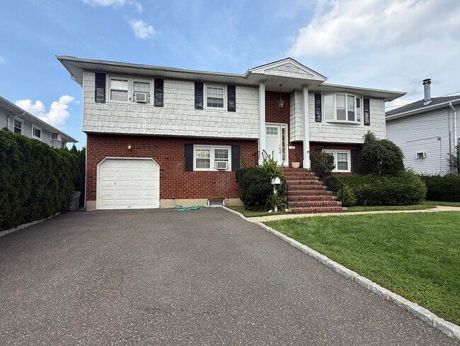 Building Photo - 1152 Tulip Ave