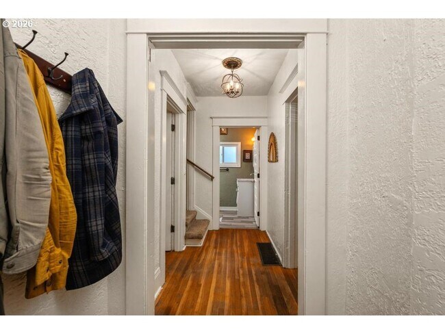 Foto del edificio - Classic Portland bungalow in Northeast Portland Available July 1st!