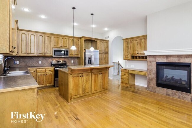 Building Photo - 308 Eagle Glen Dr