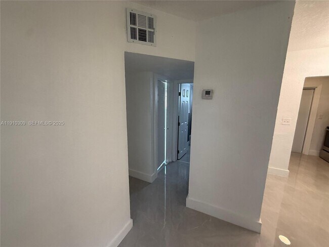 Foto del edificio - 1251 NW 61st St