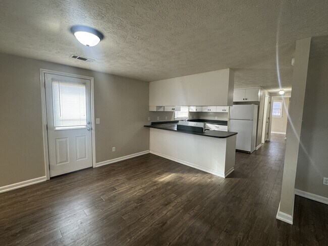 Foto del edificio - 123 Lake Dr