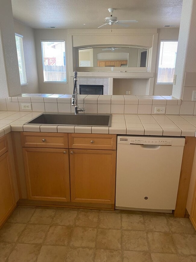 Building Photo - Single Story Home in South Reno