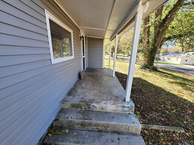 Building Photo - Spacious 3-Bedroom, 2-Bathroom Home COMING...