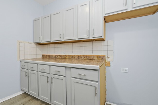 Interior Photo - 8005-07 S Champlain Ave Chicago IL