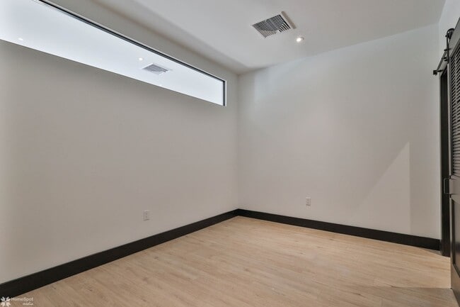Building Photo - One bedroom apartment available at Waterma...