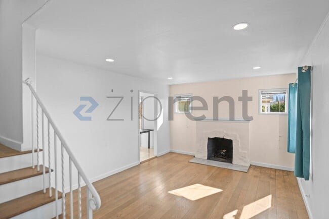 Building Photo - 5914 Mauritania Ave