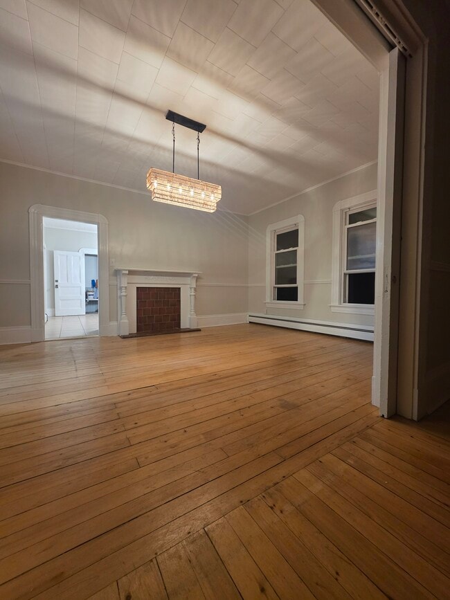 Building Photo - 533 Hanover St