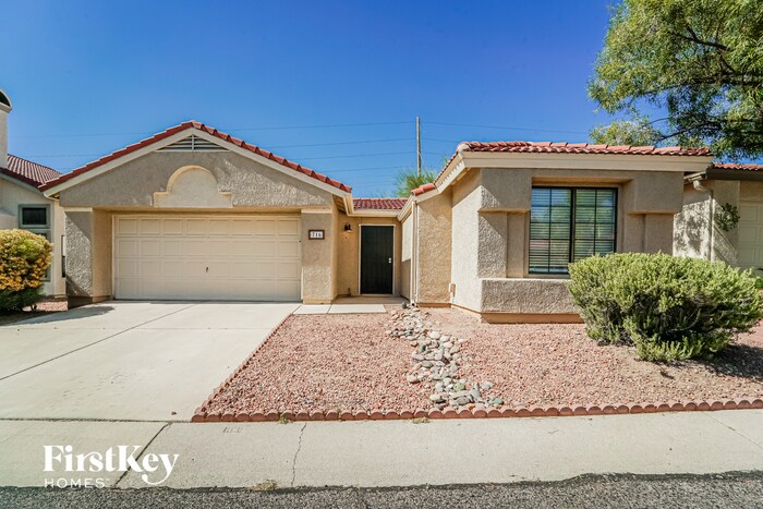 Foto principal - 716 W Mountain Ridge Dr