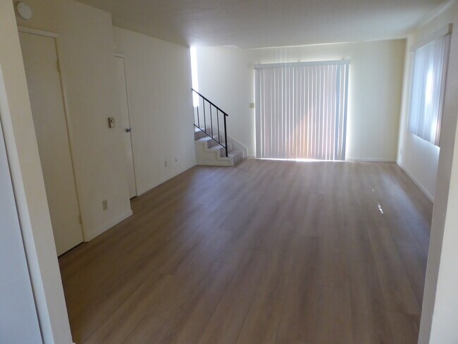 Foto del edificio - 250 Ellwood Beach Dr