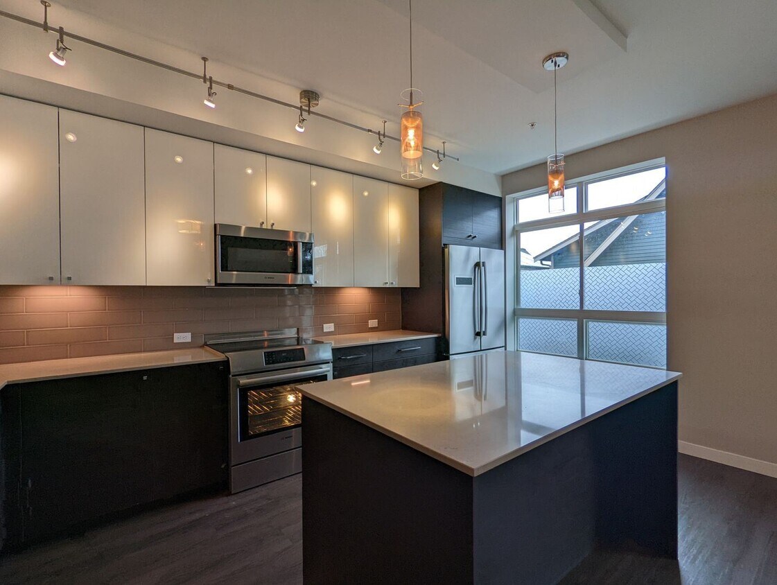 Foto principal - 1 br, 1.5 bath House - 308 N 68th St Unit 203