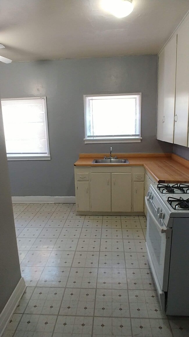 Bright and Airy Kitchen - 1517 Dixon St